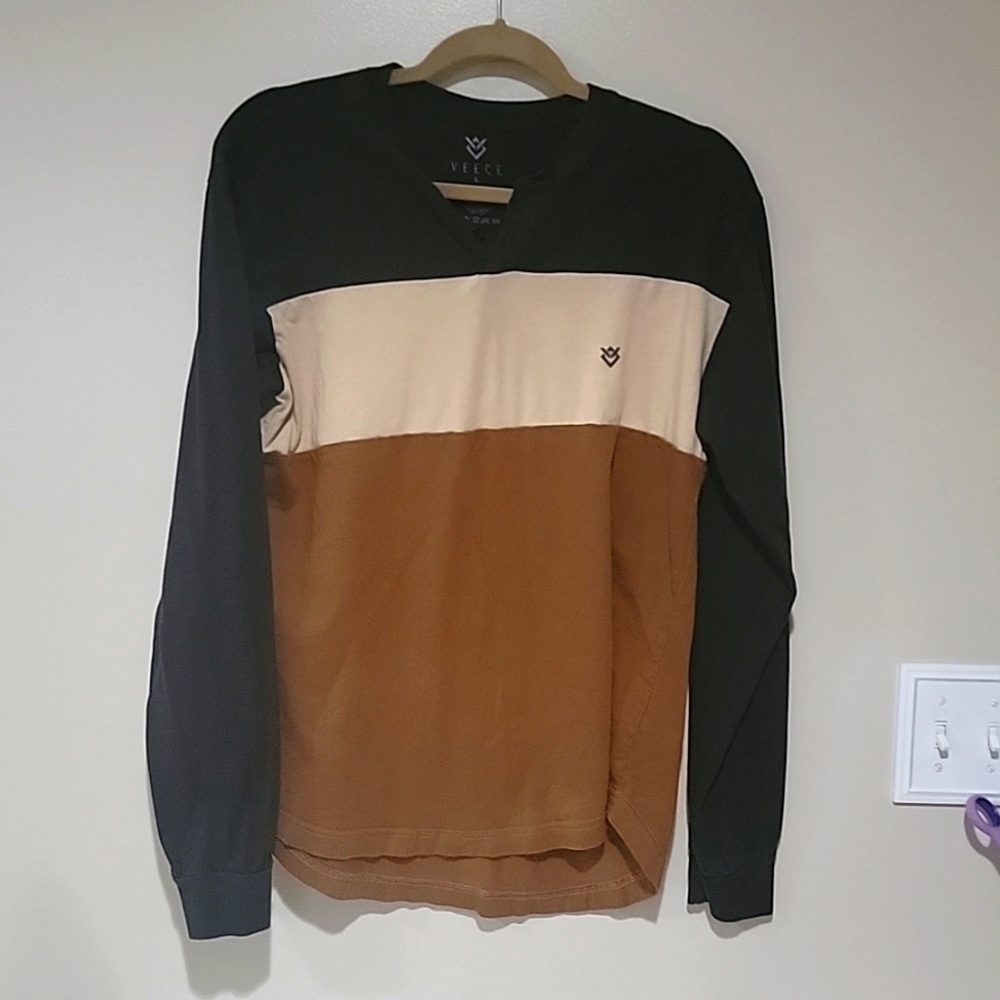 Men's Veece top- size L